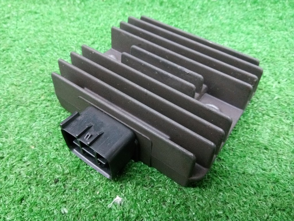 ★中古品★ブルターレ800ドラッグスターRR/2015年モデル 純正 レギュレーター/レギュレターSH678KA (MV0515A06)【他商品と同梱歓迎】拍卖
