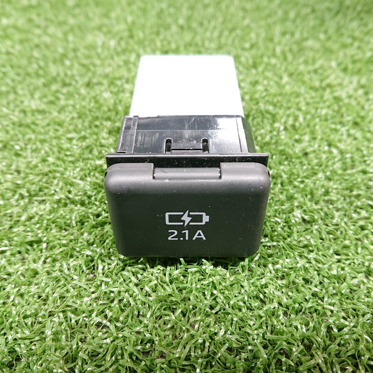 ★中古品★①トヨタ・ダイハツ純正 USB2.1Aコネクタ 85532-B1010 流用【他商品と同梱歓迎】拍卖
