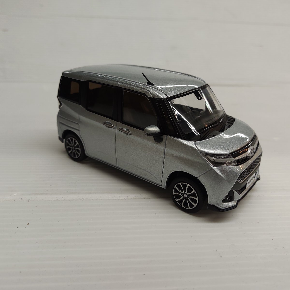 ★中古品★TOYOTA トヨタ TANK タンク カラーサンプル 1/30 シルバー【他商品と同梱歓迎】拍卖