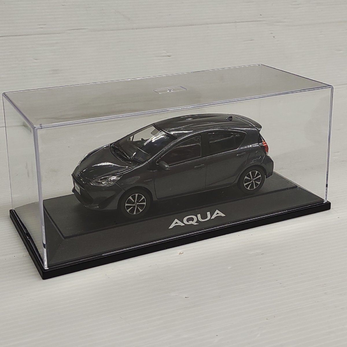 ★中古品★TOYOTA トヨタ AQUA アクア カラーサンプル 1/30 グレー メタリック【他商品と同梱歓迎】拍卖