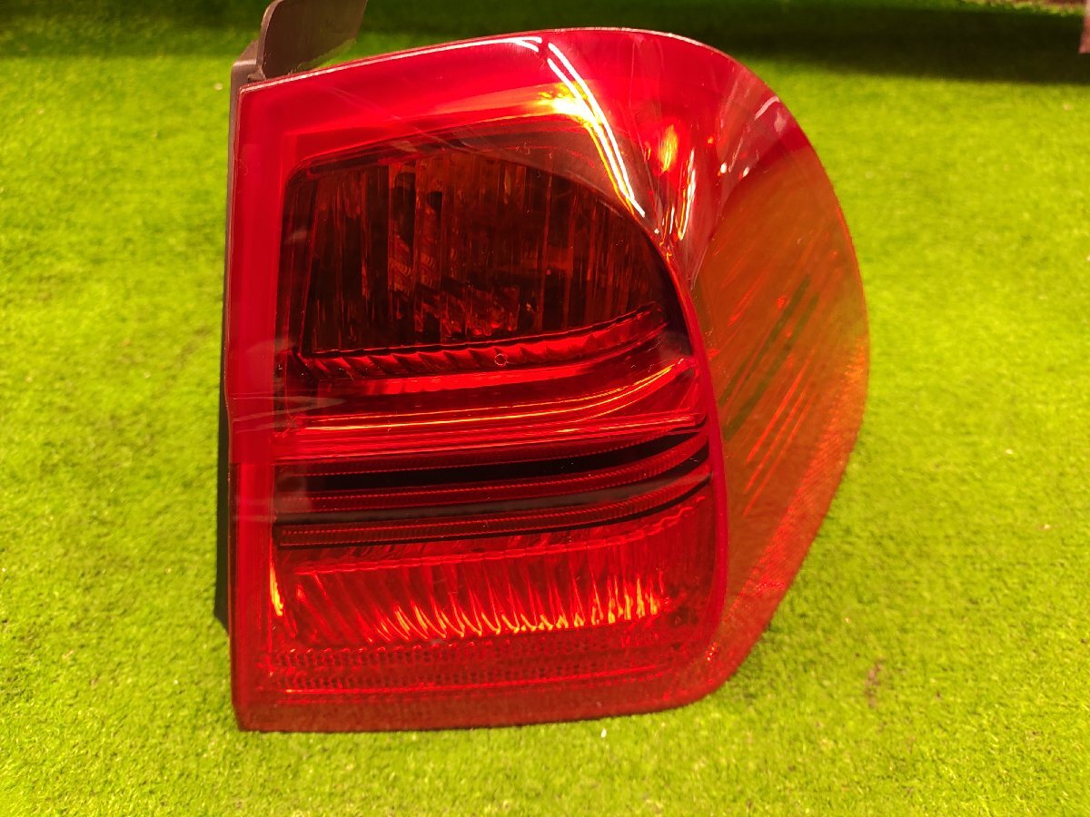 ★中古品★BMW用 テールライト BMW 3シリーズ ABA-VR20 右 テール ランプ ライト レンズ 7160061【他商品と同梱歓迎】拍卖