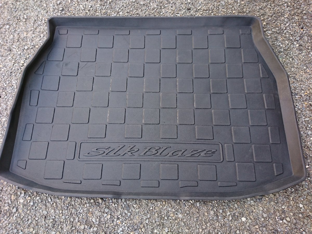 ★中古品★SilkBraze シルクブレイズ 社外ラゲッジトレイ 車種専用 トヨタ CH-R ブラック拍卖