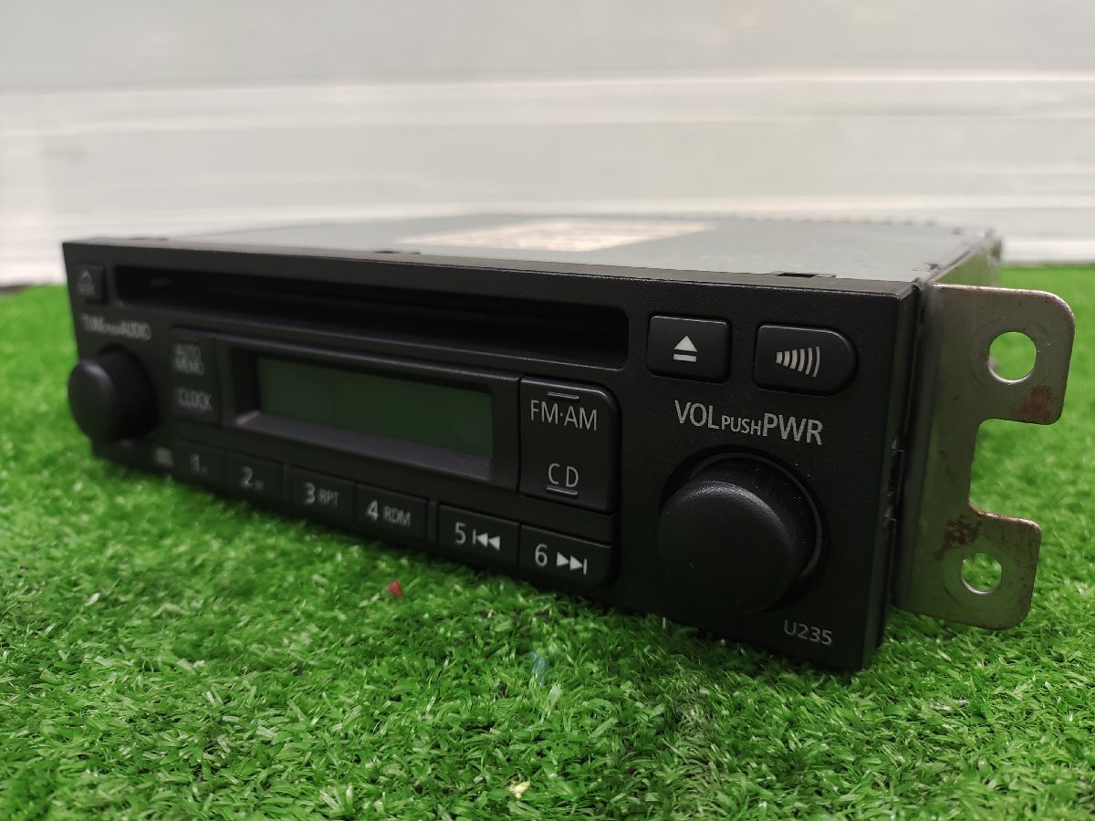 ★ジャンク品★未チェック MITSUBISHI 三菱 純正 カーオーディオ U235 CD/AM/FM 8701A124【他商品と同梱歓迎】拍卖