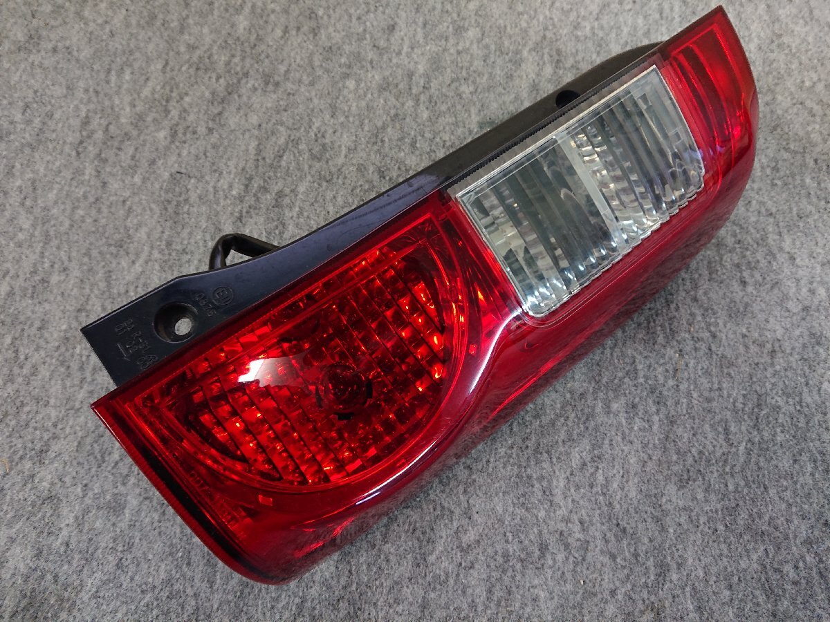 ★中古品★EKワゴン H81W 右テールランプ RCL-007【他商品と同梱歓迎】拍卖