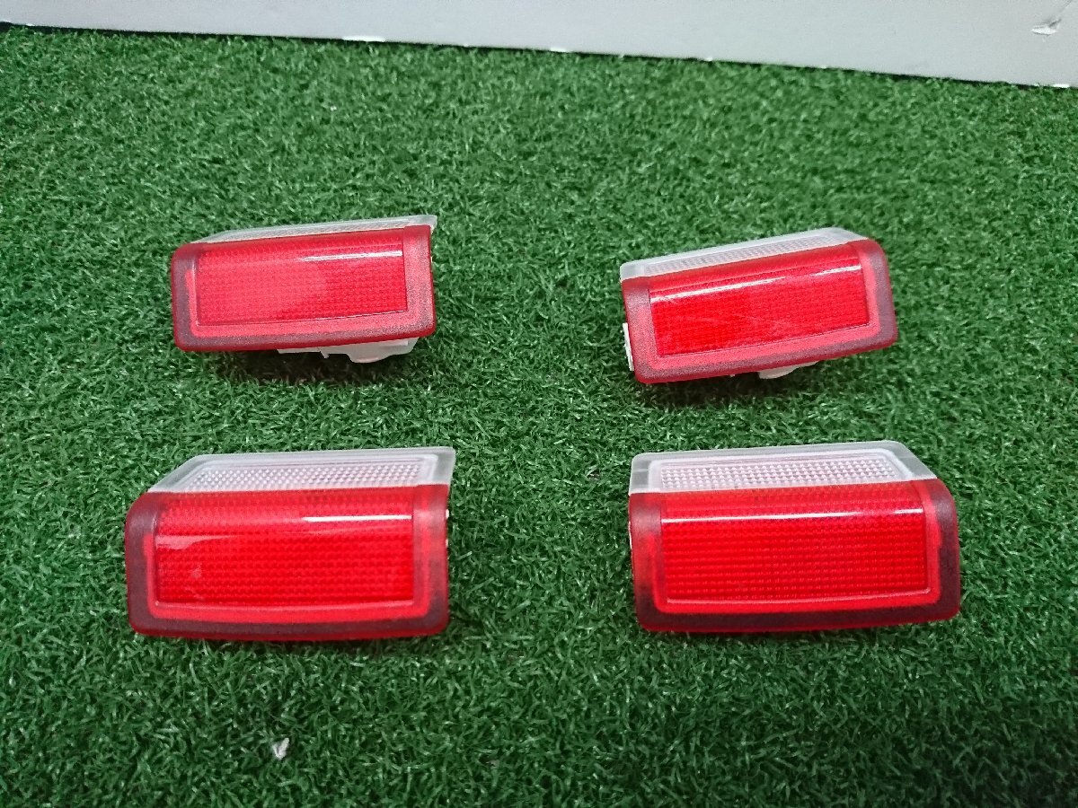★中古品★Mercedes Benz メルセデスベンツ Eクラス W212 純正 カーテシランプ A002 82019 01 点灯確認済み ドア【他商品と同梱歓迎】拍卖