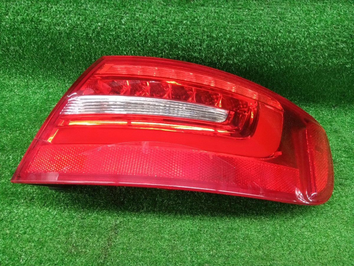 ★ジャンク品★テールランプ / Audi アウディ A4 8K 純正 テールランプ レンズ 右側 R 15S/8K9 945 096 D【他商品と同梱歓迎】拍卖