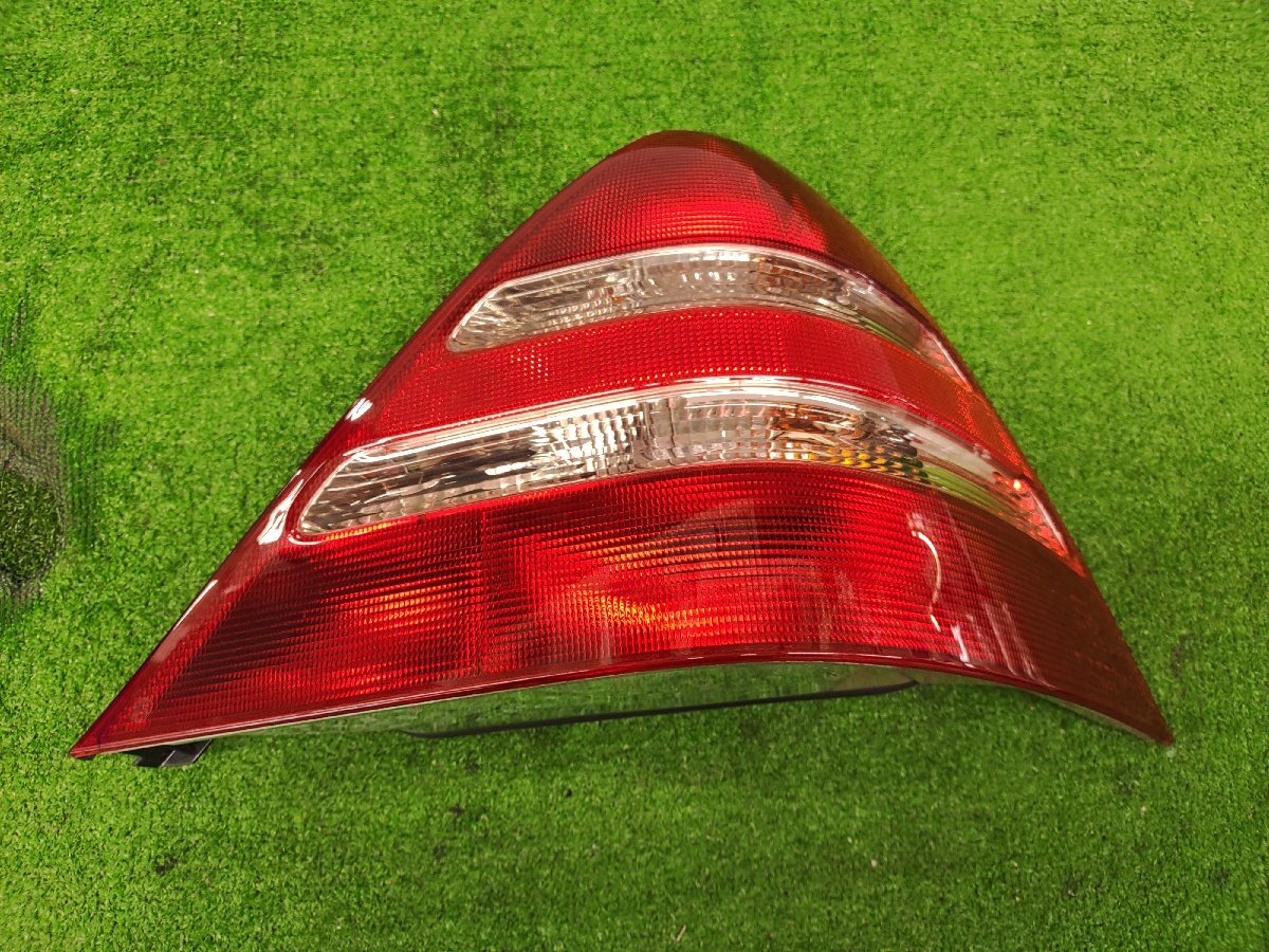 ★中古品★テールランプレンズ ベンツ SLKクラス SLK230 コンプレッサー 純正 テールランプレンズ 右側 STIARP2F2A00【他商品と同梱歓迎】拍卖