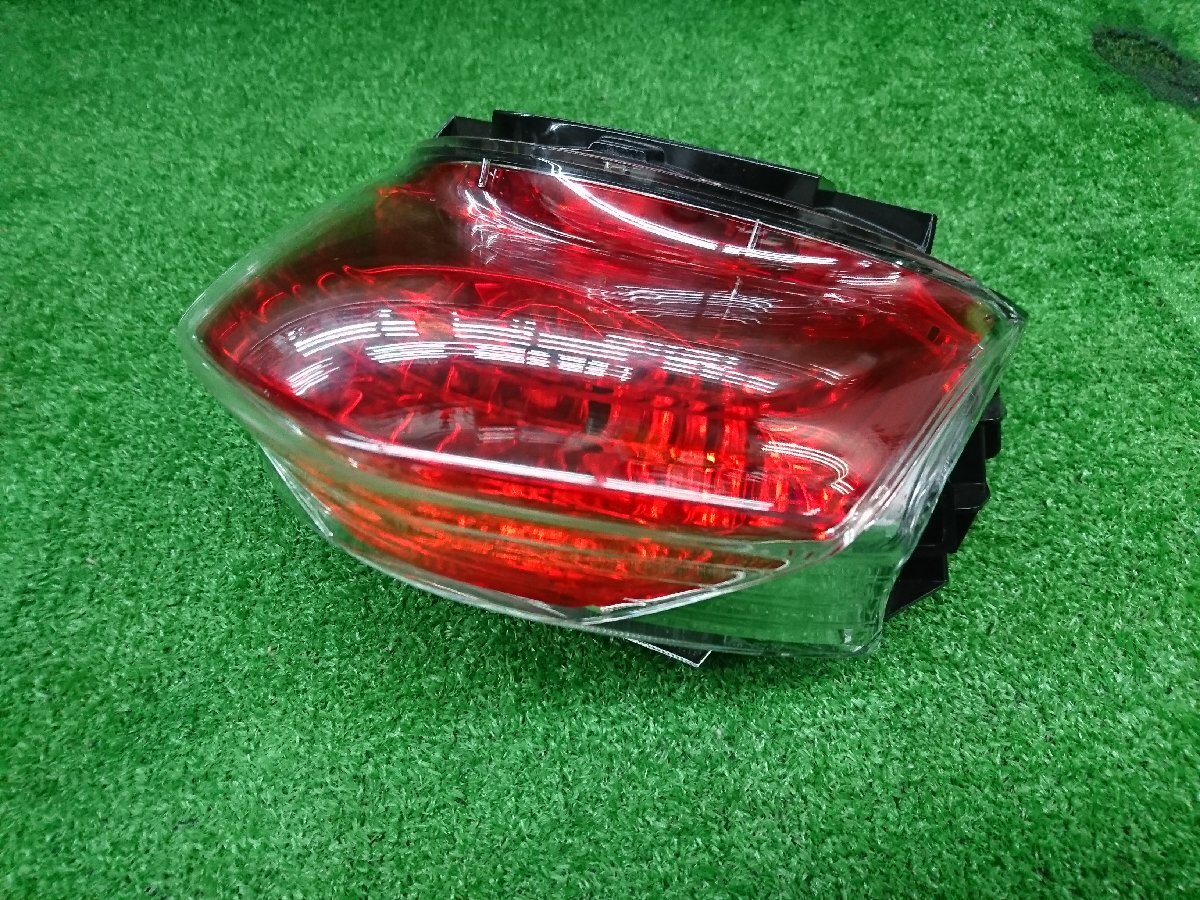 ★新車外し★HONDA ホンダ PCX125 PCX150 純正 テールランプ STANLEY P8627 JF28 KF12 【他商品と同梱歓迎】拍卖