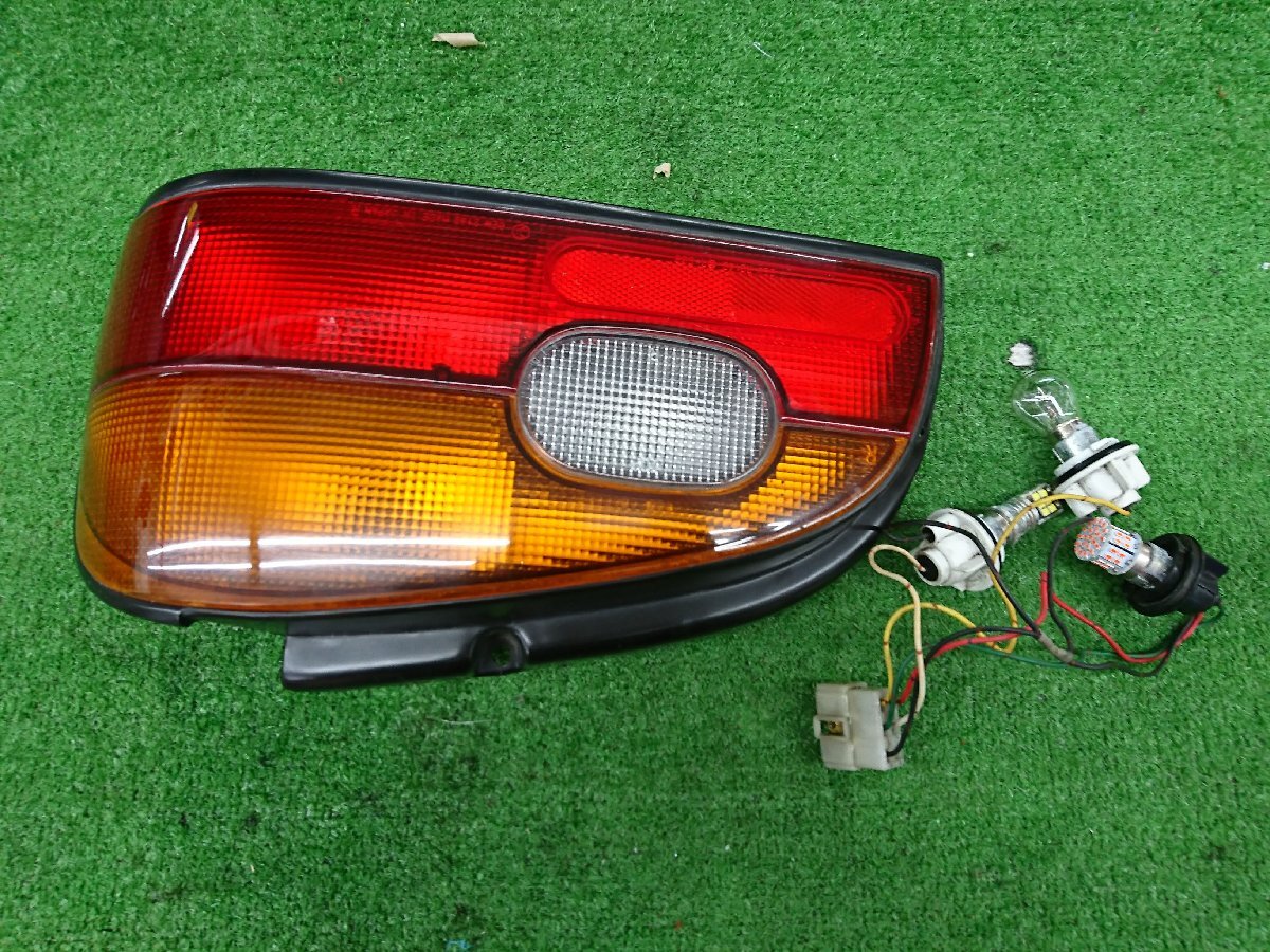★中古品★SUBARU ヴィヴィオ KK4 テールライト 右側のみ【他商品と同梱歓迎】拍卖