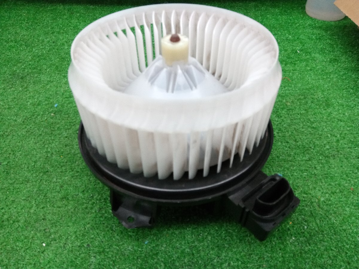 ★中古品★DENSO TOYOTA 86 ZN6 ヒーターブロアモーター 6130 1L1C 12P12 PP-TD20【他商品と同梱歓迎】拍卖