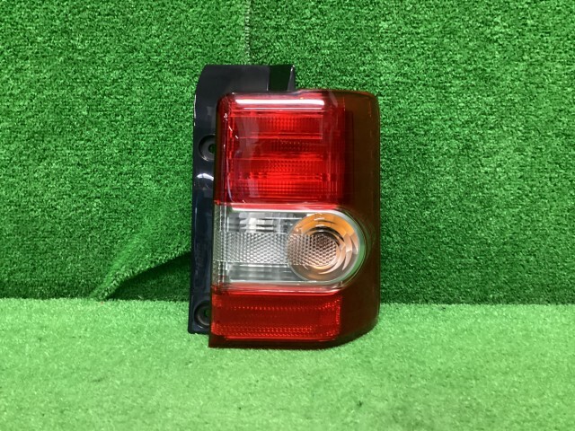 ピクシススペース DBA-L585A 右テールランプ L 4WD T22 81550-B2290拍卖