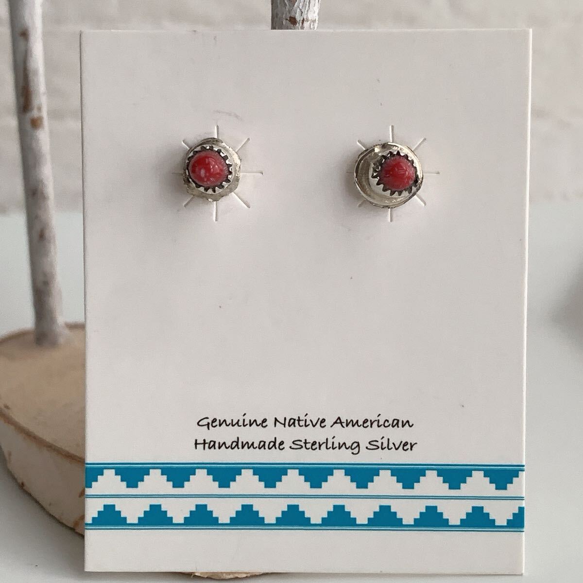インディアンジュエリー ピアス ズニ Zuni ズニピアス コーラル シルバーピアス シルバー925 コーラルピアス サンゴ アーティスト21拍卖