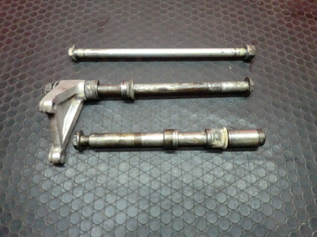 91 CB400SF VTEC NC39 アクスルシャフト ピポットシャフト 一台解体 検)SPEC1 SPECⅠ SPEC2 SPECⅡ SPEC3 SPECⅢ NC31 NC42拍卖