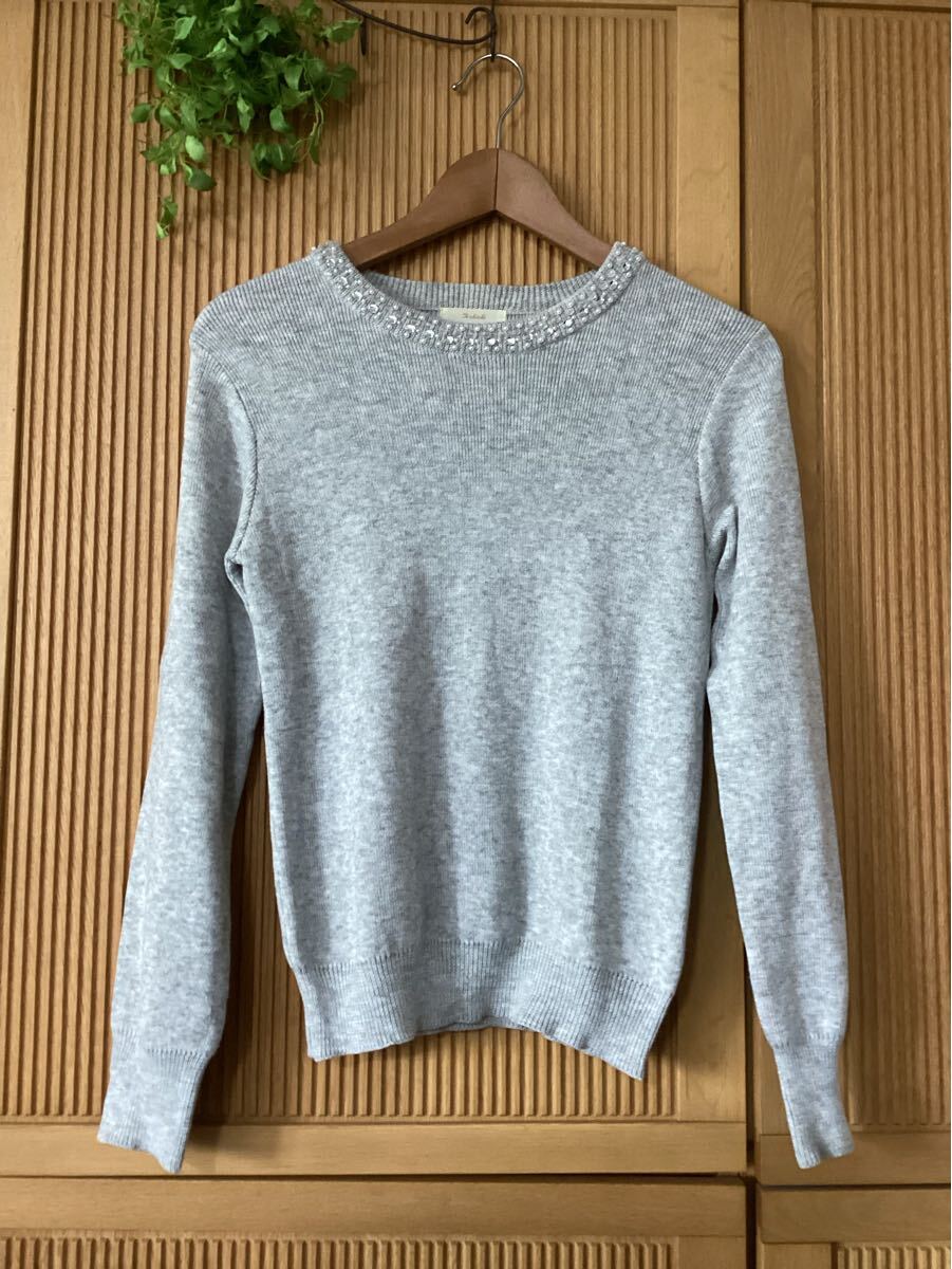 美品★ Te chichi ビーズ・ビジュー付きグレー長袖ニットセーター ブランドMサイズオフィスカジュアルエレガントフォーマルレディース拍卖