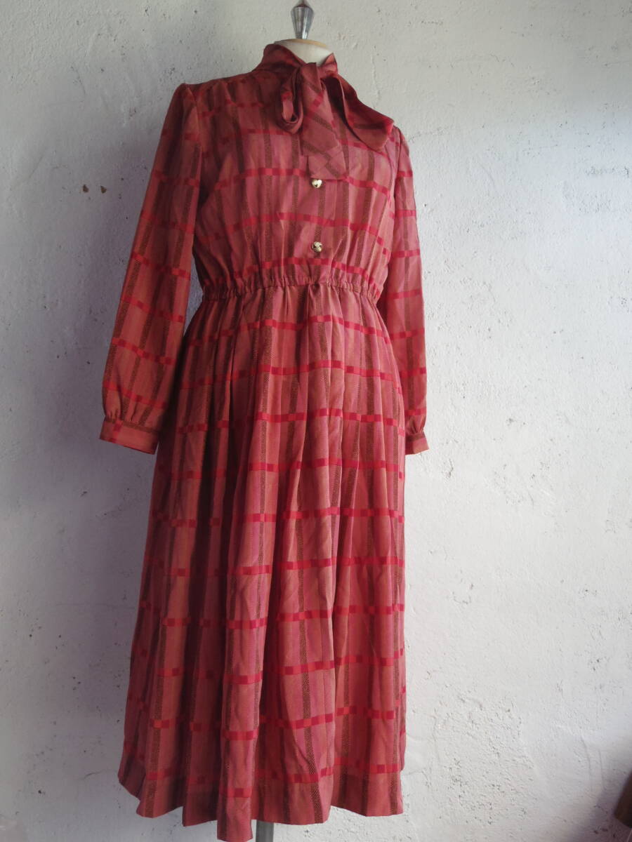 古着♪レトロVintage赤リボンタイ長袖秋冬ワンピ♪昭和レトロワンピース70s60s70年代60年代昭和レトロビンテージクラシカルワンピ拍卖