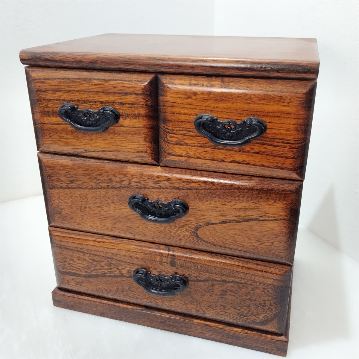 D(1028i2) からくり箪笥 3段 木製 小箪笥 ミニ箪笥 和箪笥 タンス 収納 小物入れ 小引き出し レトロ 27.9×20×30.3cm ●保管品拍卖