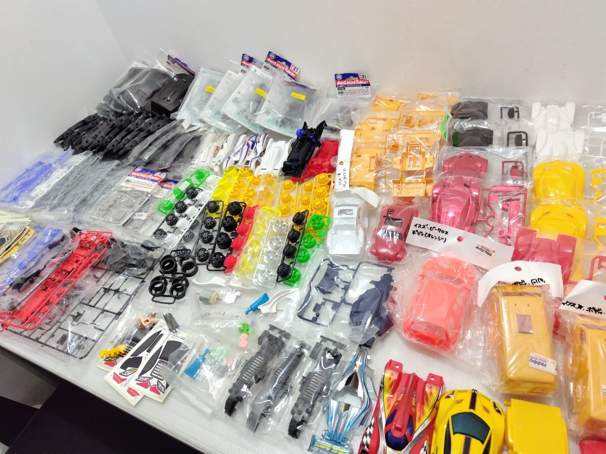 D(1027i10) 大量!! ミニ四駆 パーツ 部品 まとめ ボディ タイヤ など まとめ売り ※欠品等不明 ●保管品拍卖