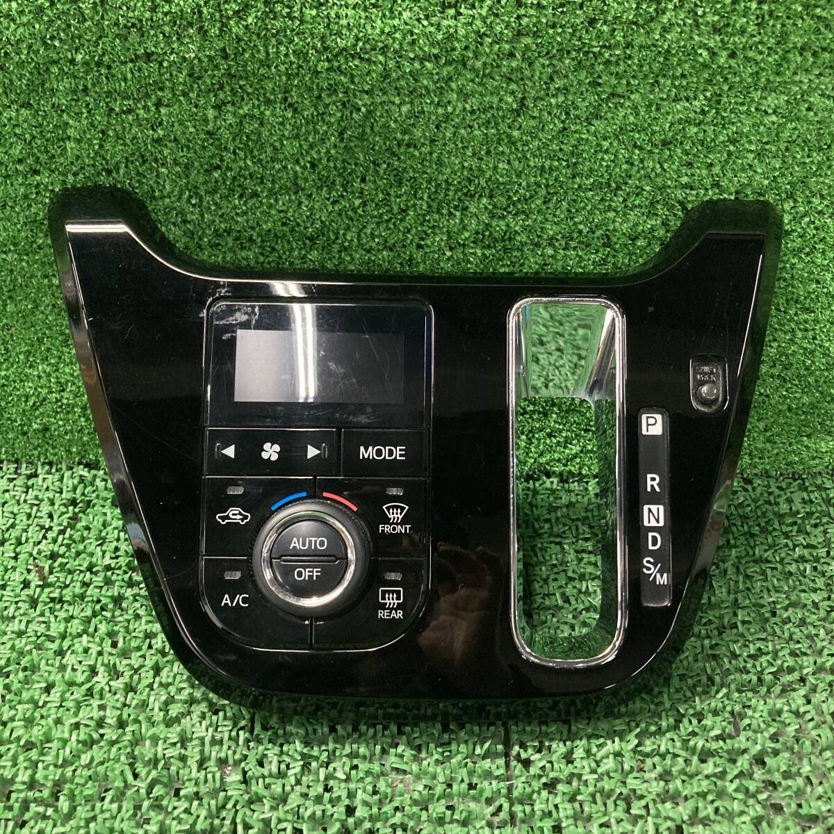 ★☆キャスト スポーツ LA250S エアコン シフト パネル (A1410)☆★拍卖