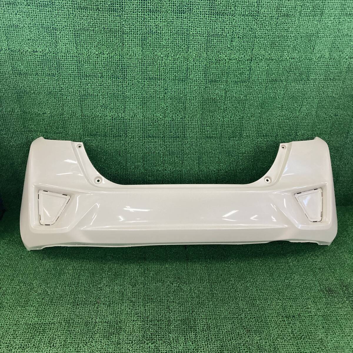 ★☆値下げ再出品!! フィット GK3 リアバンパー カラー NH624P ホワイト系(A1761)☆★拍卖