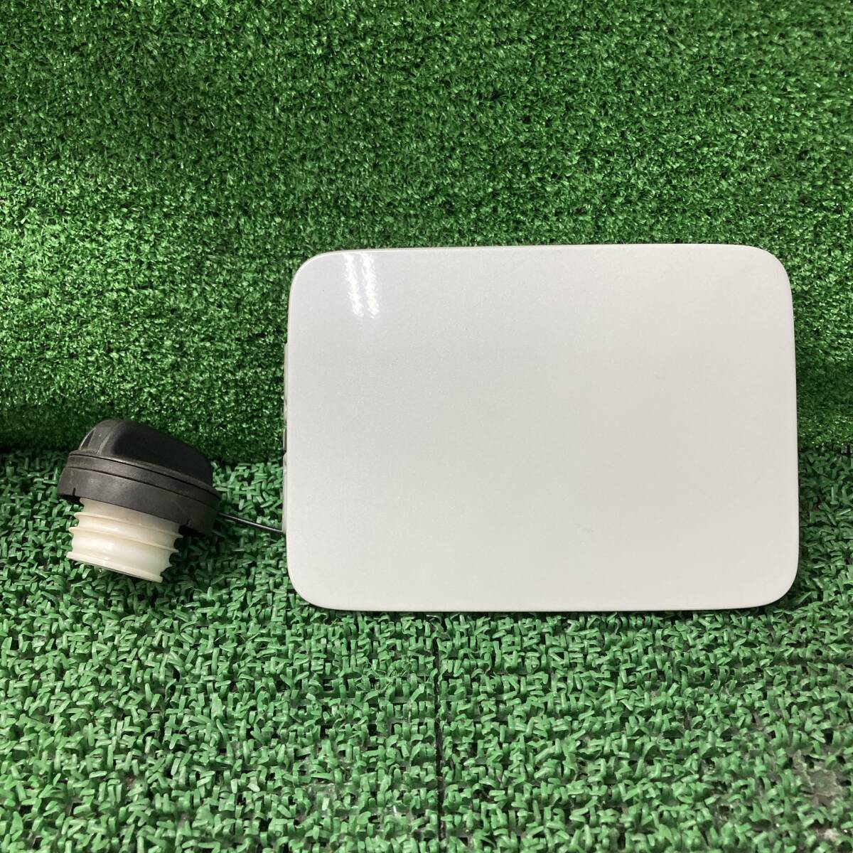 ★☆ハスラー MR92S G フューエルリッド 給油口 カバー カラー ZVR (A1512)☆★拍卖