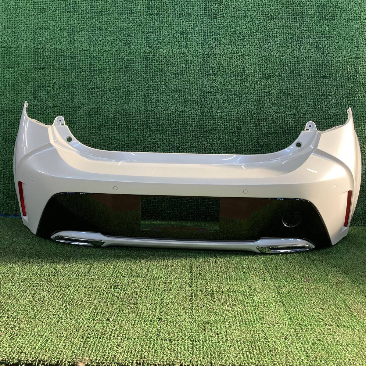 ★☆カローラスポーツ G ZWE213H リアバンパー カラー 089 ホワイト系(A1553)☆★拍卖