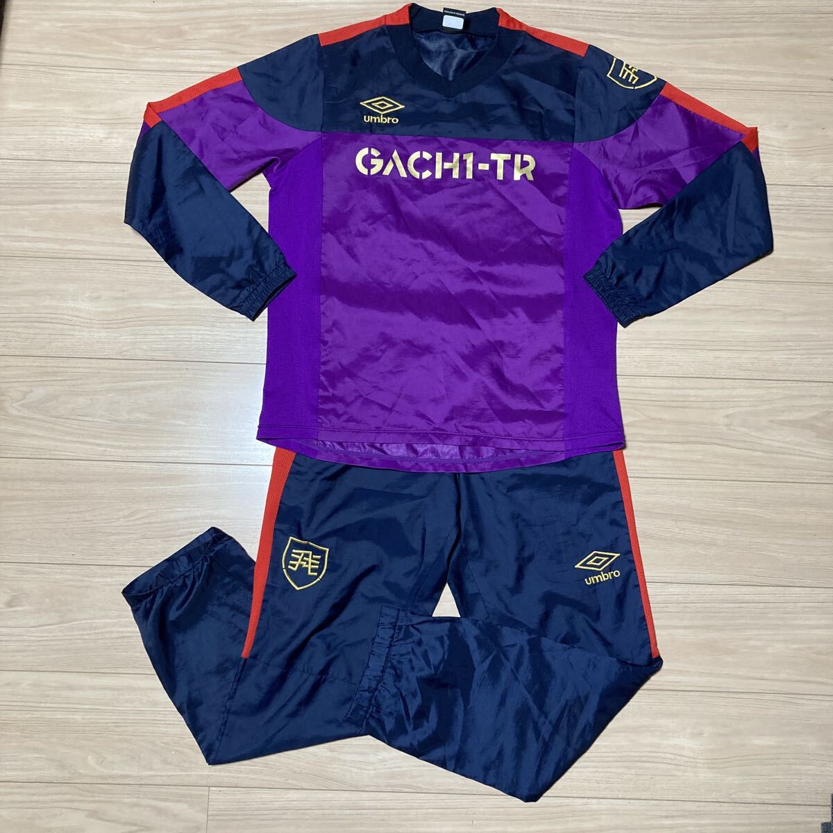 UMBRO アンブロ GACHI-TR ピステ ヤッケ ウィンドブレーカー 上下セット セットアップ Lサイズ ネイビー 赤 紫 サッカー フットサル拍卖