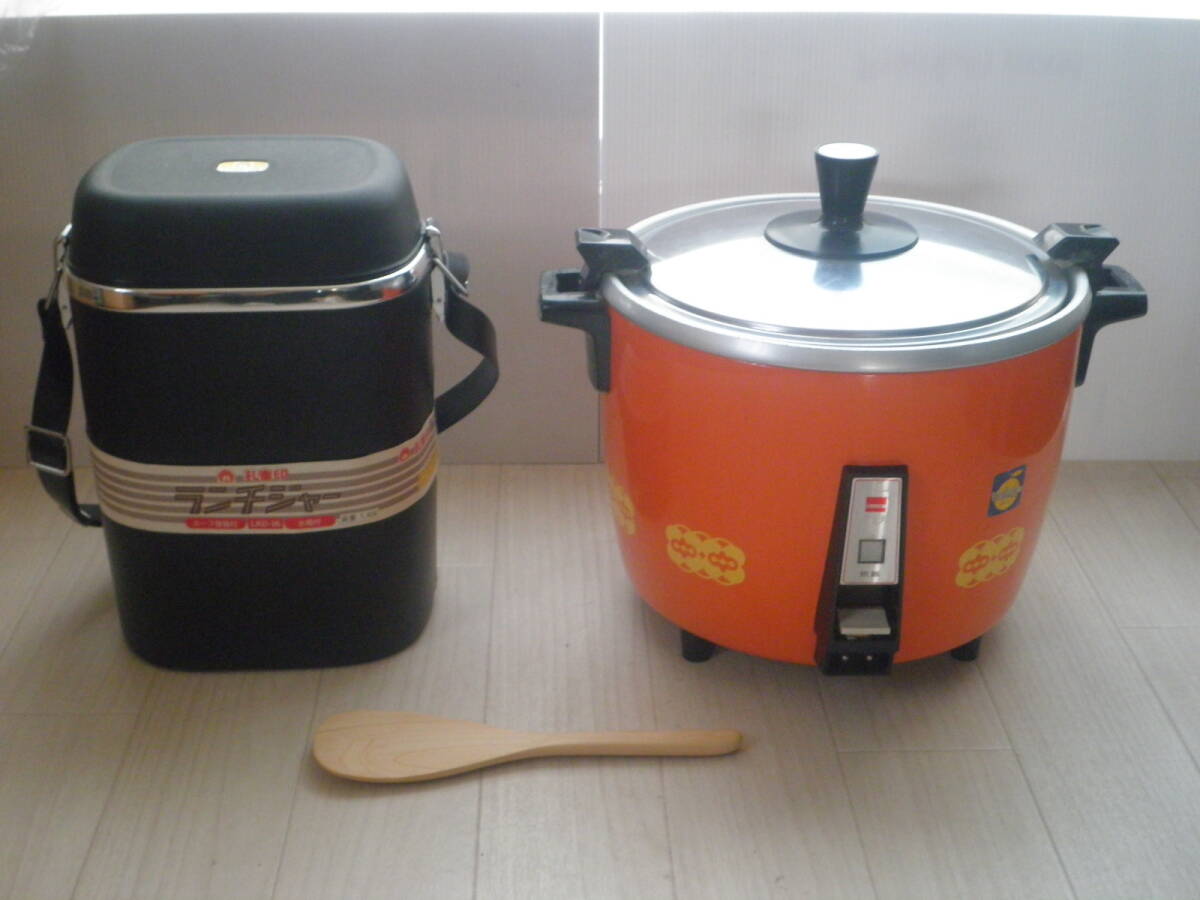 昭和レトロ シャープ SHARP 電気炊飯器 KS-118PV(中古品通電OK) ランチジャー 孔雀印 LKD-16(未使用品)吉野産桧しゃもじ拍卖