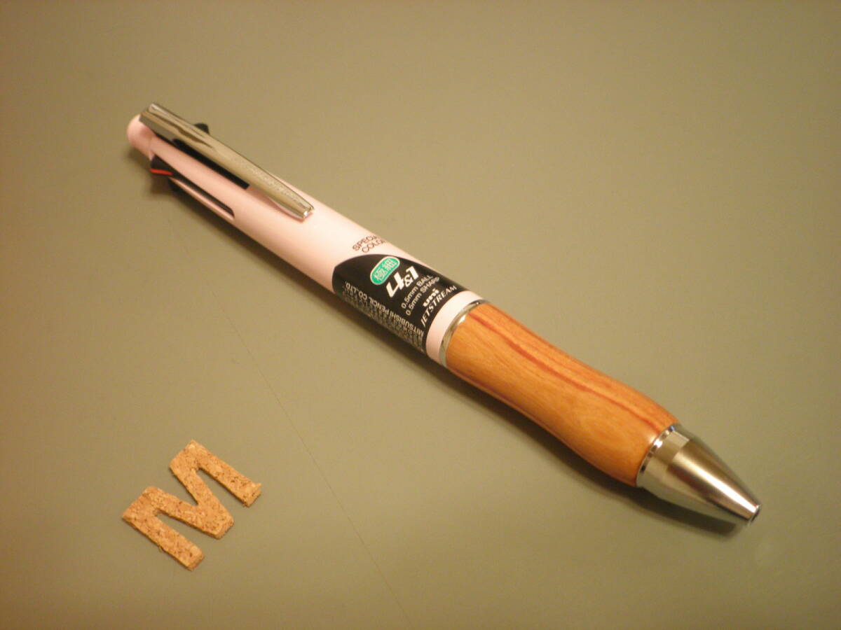 三菱鉛筆 ジェットストリーム4&1 ウッドグリップにカスタム クビレタイプ 樹種 チューリップウッド 軸色 ミルキーピンク(現物品)拍卖