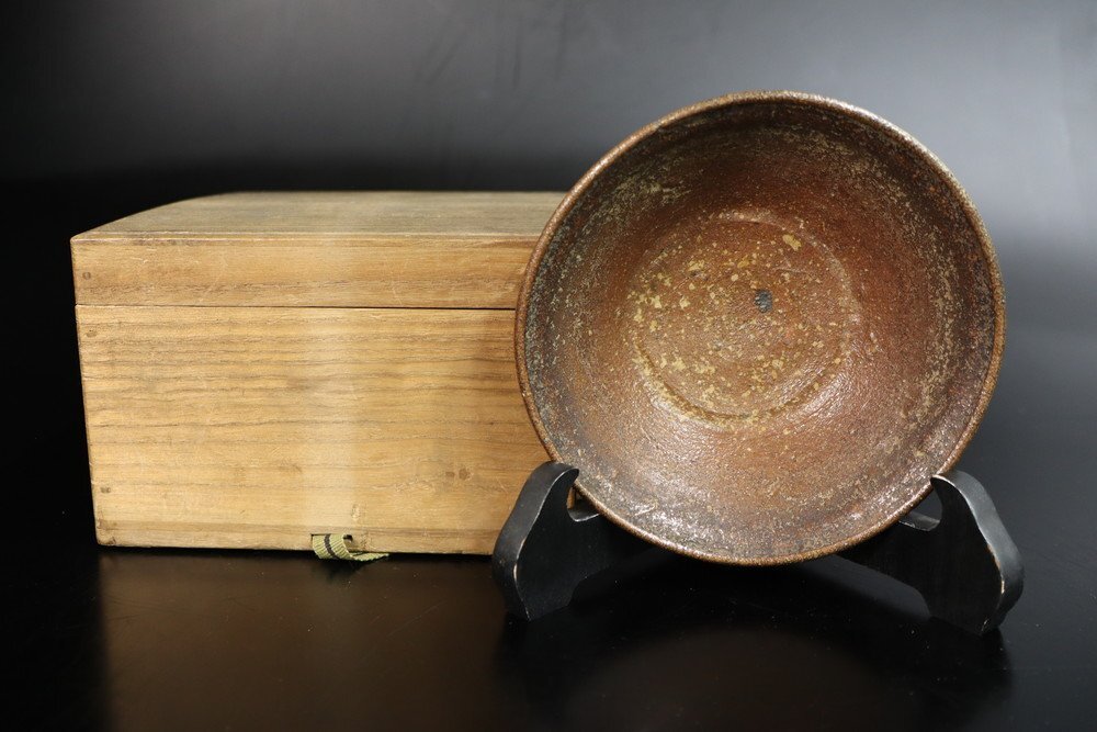【江】時代 古備前 胡麻刷毛目茶碗 口径15㎝×高さ5㎝ 木箱 古美術品(茶道具茶器懐石料理道具)X1911 OTdouj拍卖