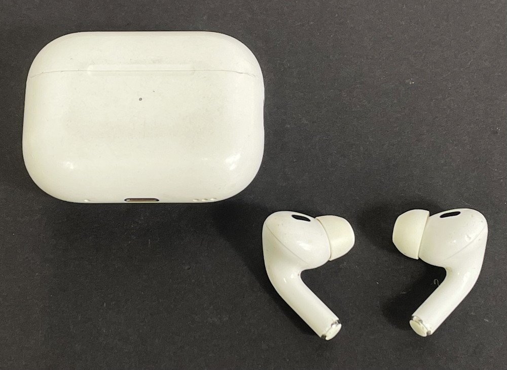 【6P3774】 1円スタート Apple AirPods pro エアポッズプロ A2698 A2699 第2世代 ホワイト 動作確認済み 充電ケース ワイヤレスイヤホン拍卖