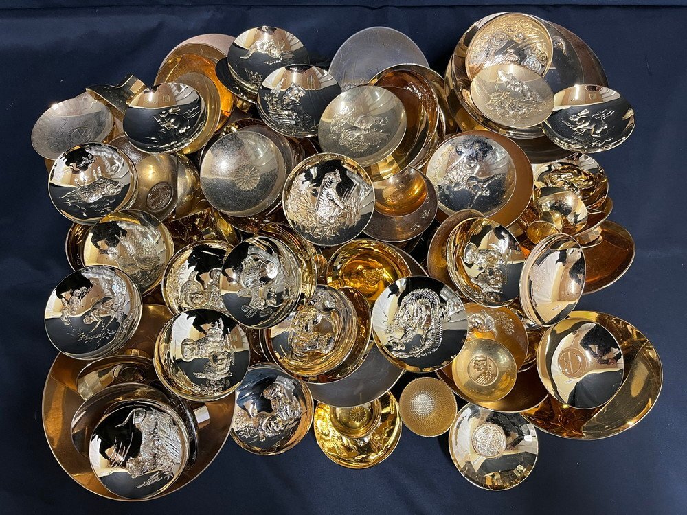 【1P3739】1円スタート 金杯 金盃 他 24KGP 金メッキ 約10kg まとめ 記念品 祝品 干支 龍城神社 ゴールドカラー 金色 縁起物 現状品拍卖