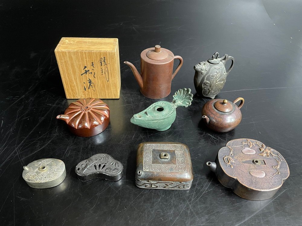 【6AP3636】時代物 銅製 金属製 水滴 9点まとめ 龍文堂 中国古玩 他 急須形 木瓜形 獅子文 花葉文 雷文 など 書道具 古美術品 骨董 現状品拍卖