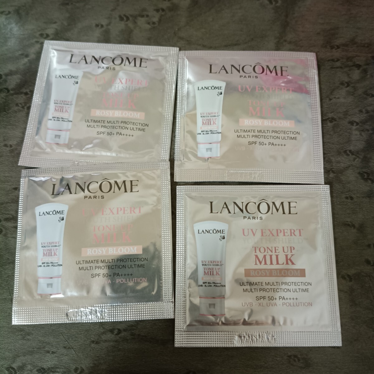 ランコム UV エクスペール トーン アップ ローズ 1mlx4枚拍卖