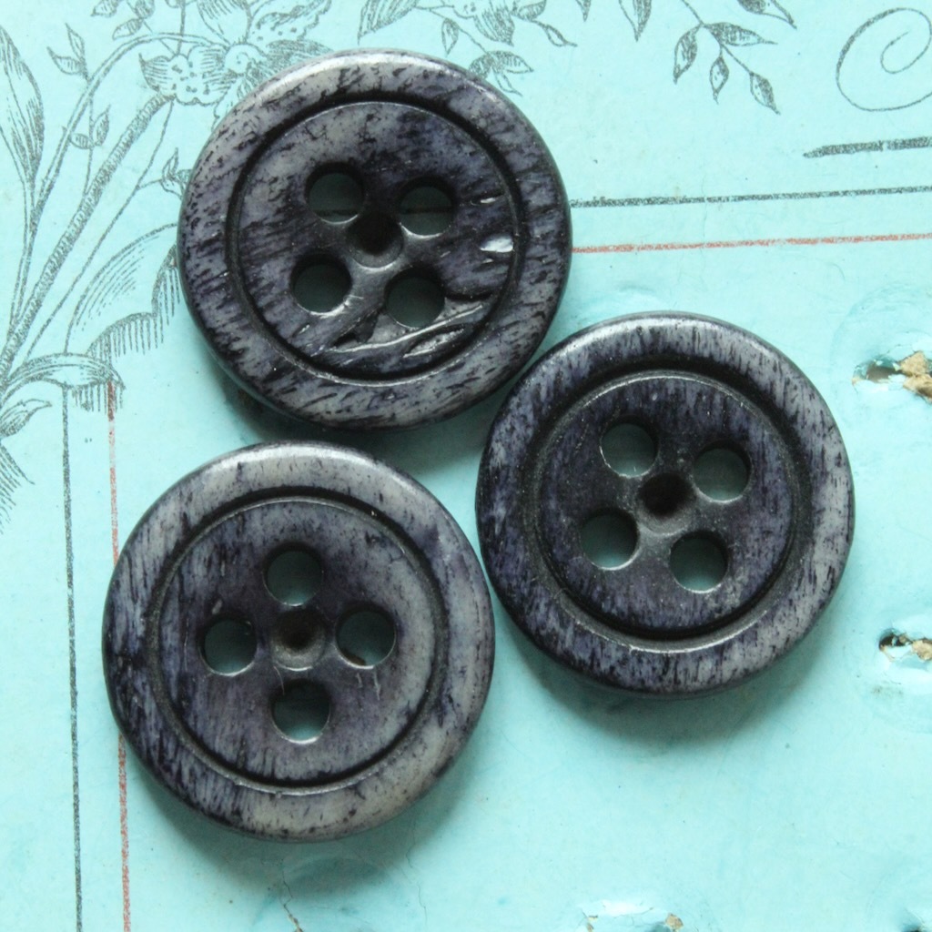 即決 4穴 骨ボタン 3個 φ18mm ボーンボタン リメイク パーツ 材料 素材 フランス輸入 ヴィンテージ拍卖