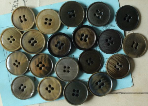 即決 ベジタブルアイボリーボタン 20個 φ22~23mm ナット コロゾ リメイク パーツ フランス輸入 ヴィンテージ拍卖