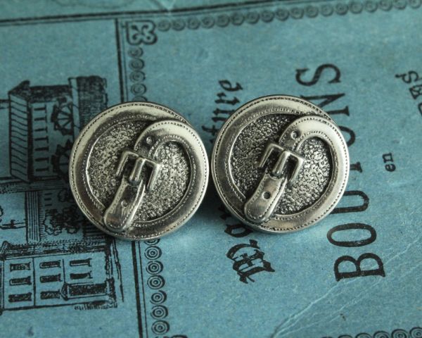 即決 ベルトモチーフ ボタン 2個 φ18mm シルバーカラー フランス輸入 ヴィンテージ拍卖