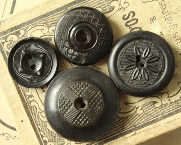 即決 プレスドホーン ブラックボタン 4個 φ15~23mm 黒染め ブラック 角ボタン フランス輸入 ヴィンテージ拍卖