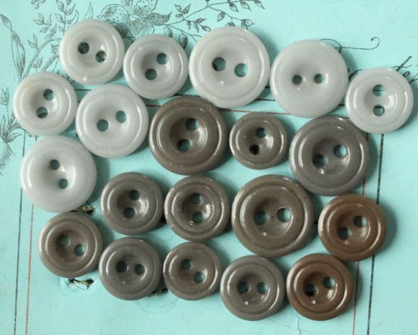 即決 グレー系 ガラスボタン 20個 φ10~14mm 2穴 フランス輸入 パーツ 素材 材料 ヴィンテージ拍卖
