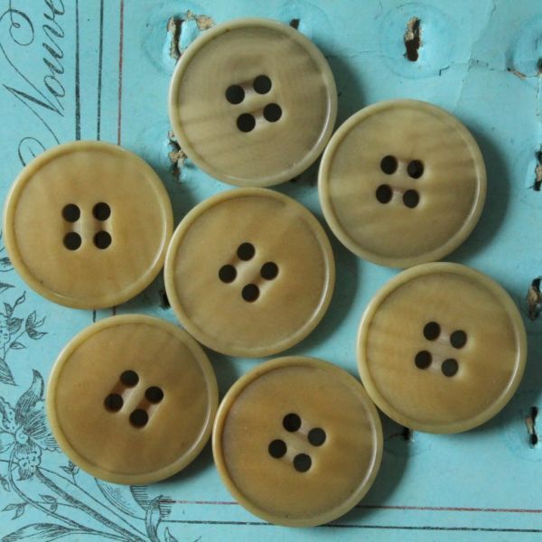 即決 ベジタブルアイボリーボタン 7個 φ18mm ナット コロゾ リメイク パーツ フランス輸入 ヴィンテージ拍卖