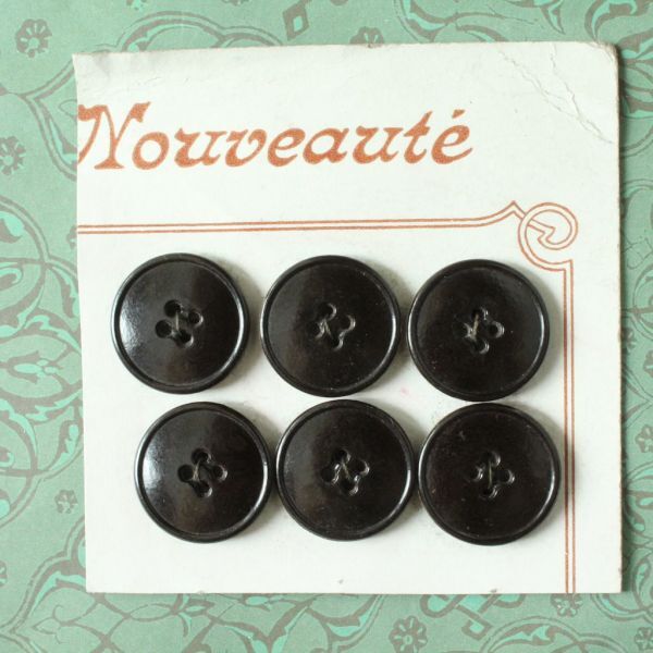 即決 プラスチックボタン 6個 シート φ22mm 黒に近いダークブラウン 台紙 パーツ 素材 フランス輸入 ヴィンテージ拍卖