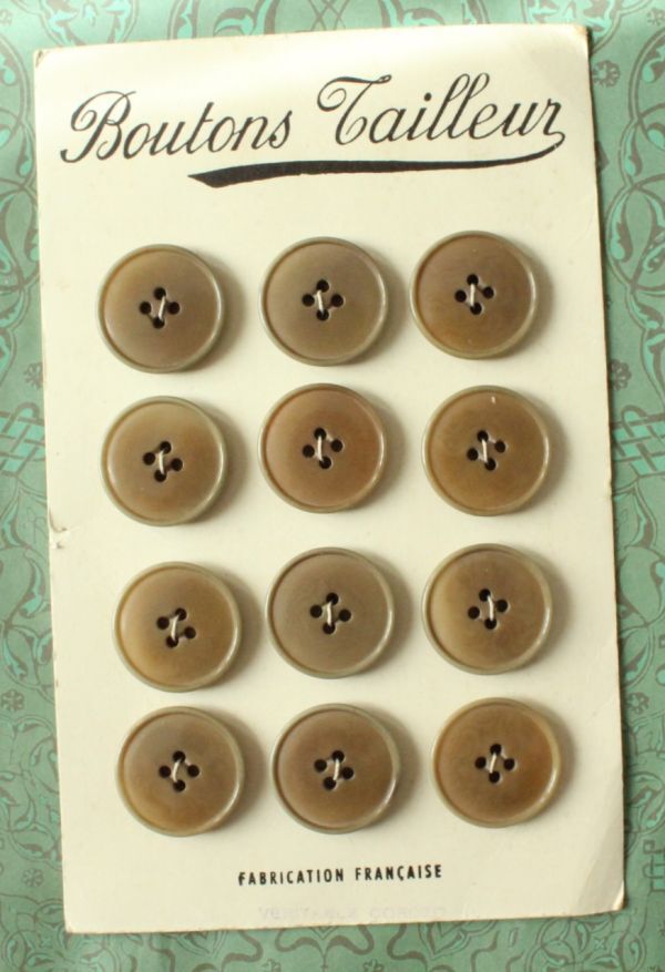 即決 ベジタブルアイボリーボタン 12個 φ27mm シート 台紙 コロゾ ベージュ ナット ヴィンテージ フランス輸入拍卖