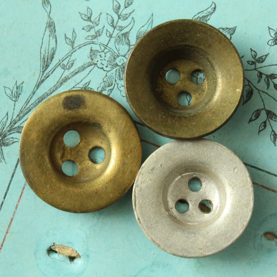 即決 3穴 メタルボタン 3個 φ17mm 厚4~5mm パーツ 材料 素材 フランス輸入 ヴィンテージ拍卖