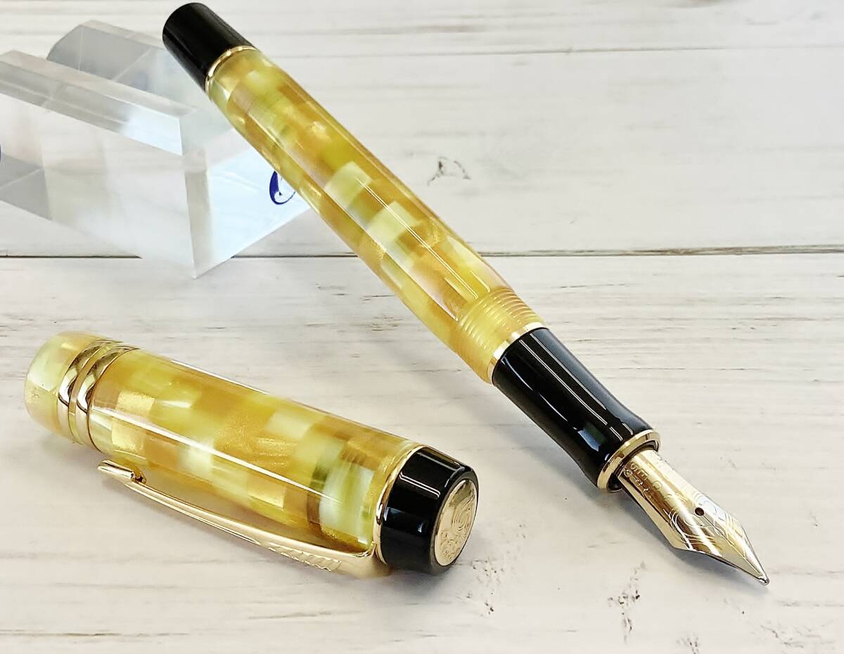 【珍品】 パーカー 万年筆 デュオフォールド センテニアル チェック シトリンGT ペン先18K-750 Mニブ 全長約13.2cm イエロー 拍卖