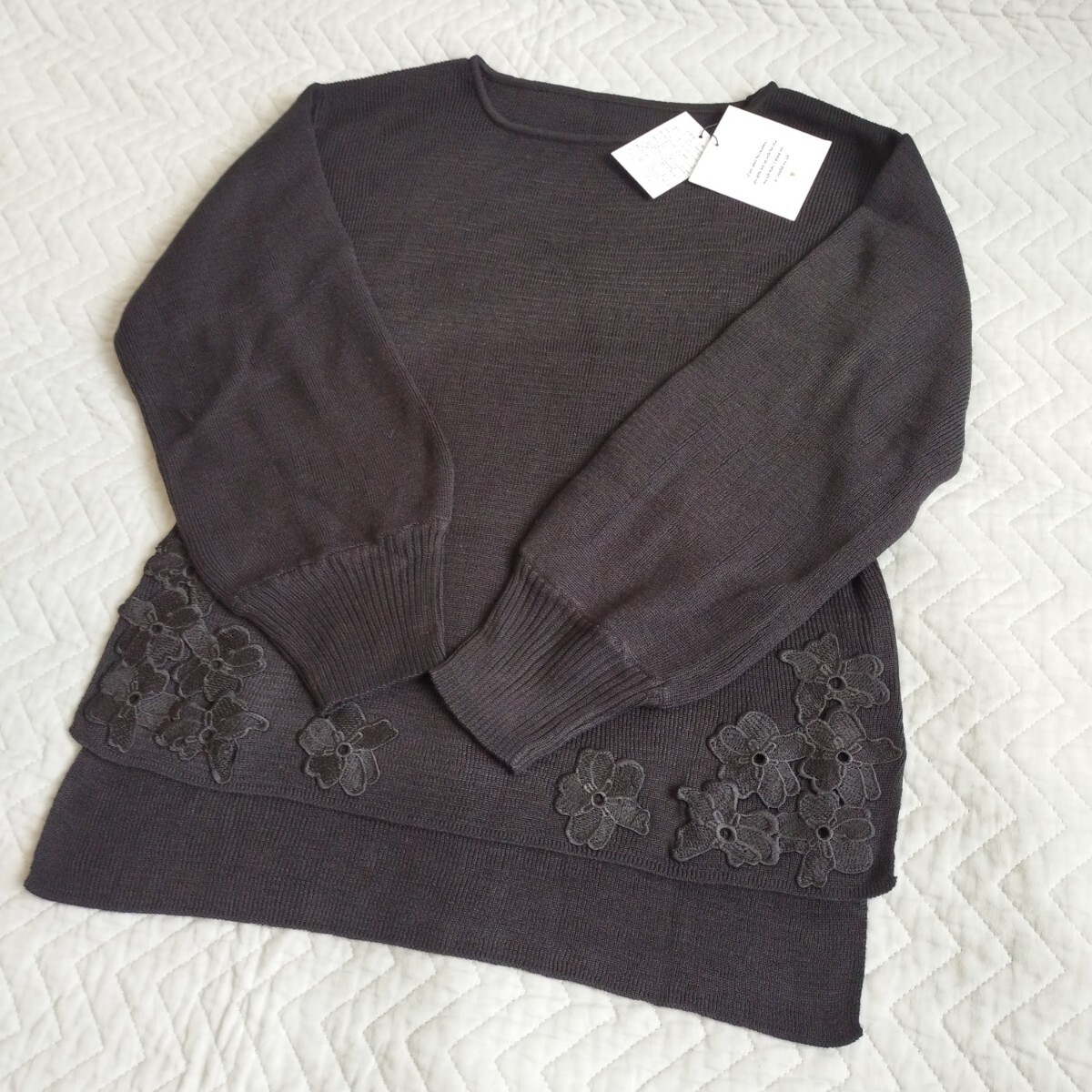 未使用 hana服 長袖 ニット 黒 セーター M 手洗い 綺麗な 花 レース ふんわり ボリューム袖 上品な印象 1点のみ 秋冬 匿名 送料無料拍卖