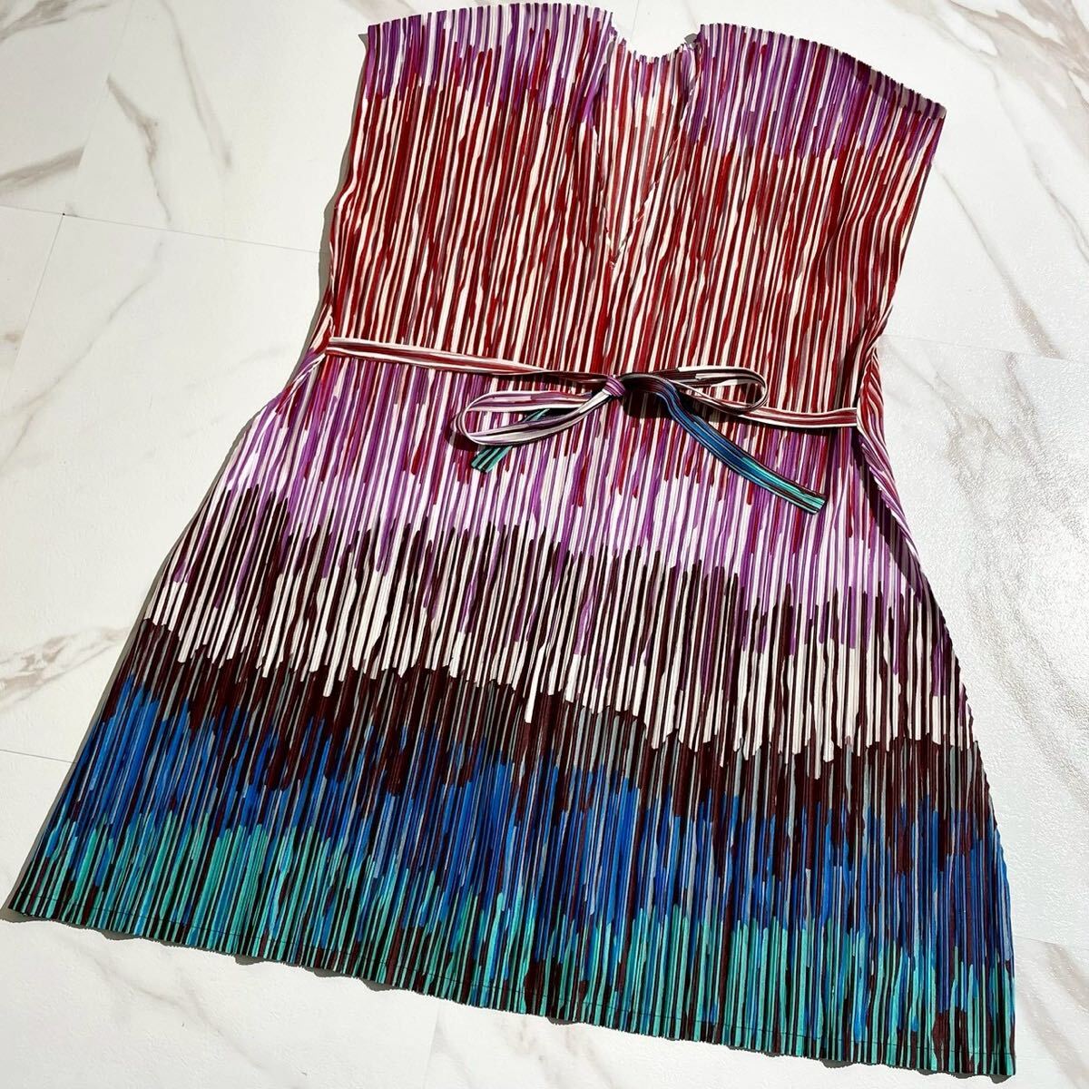 極美品 L相当◎PLEATS PLEASE マルチカラ― にじみカラー フレンチスリーブワンピース ベルト プリーツプリーズ 3 ストライプ チュニック赤拍卖