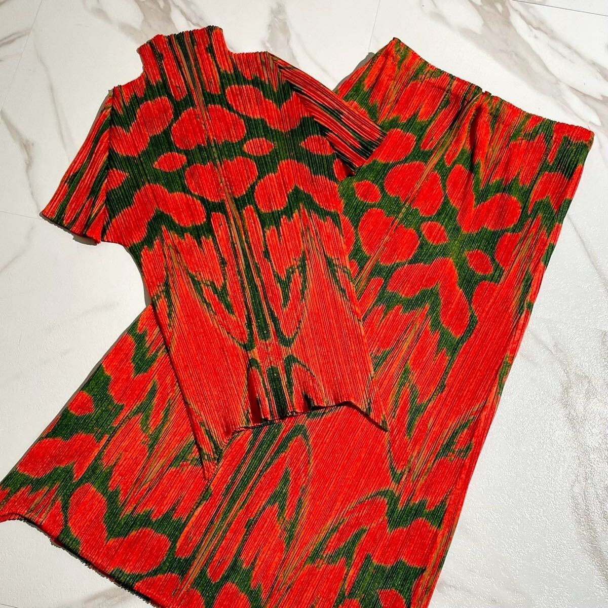 極美品 L相当◎PLEATS PLEASE 変形 ハイネックカットソー ロングスカート セットアップ 染め柄 緑 オレンジ プリーツプリーズ 3 ストレッチ拍卖
