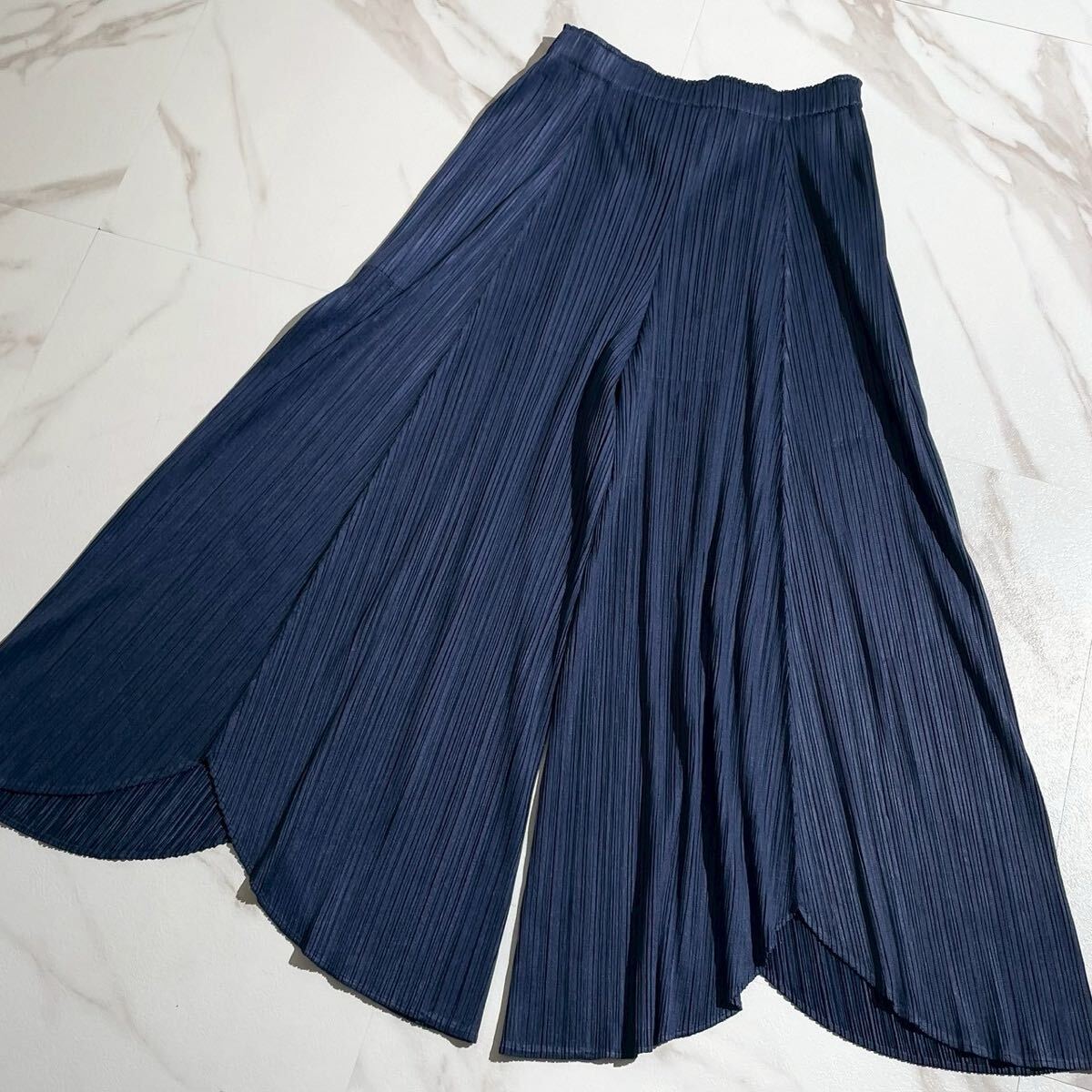 極美品 L相当 2023AW◎PLEATS PLEASE フローズンフラワー フレアワイドパンツ プリーツプリーズ 3 ワイドパンツ 雪の華 紺 ストレッチ拍卖
