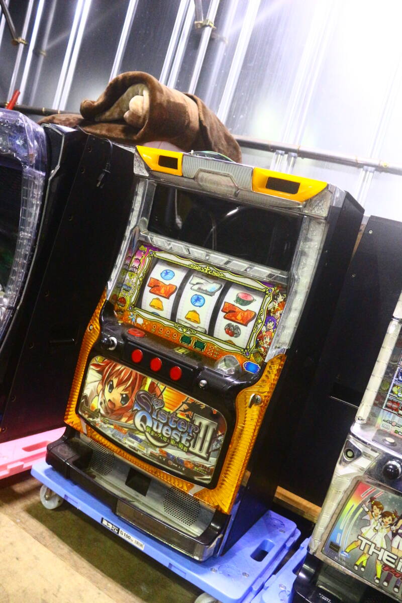 YJ10300 Sister QuestⅢ 黄金の大地と東の勇者 パチスロ実機 カギ有 通電・起動OK 直取限定 中古 現状品拍卖