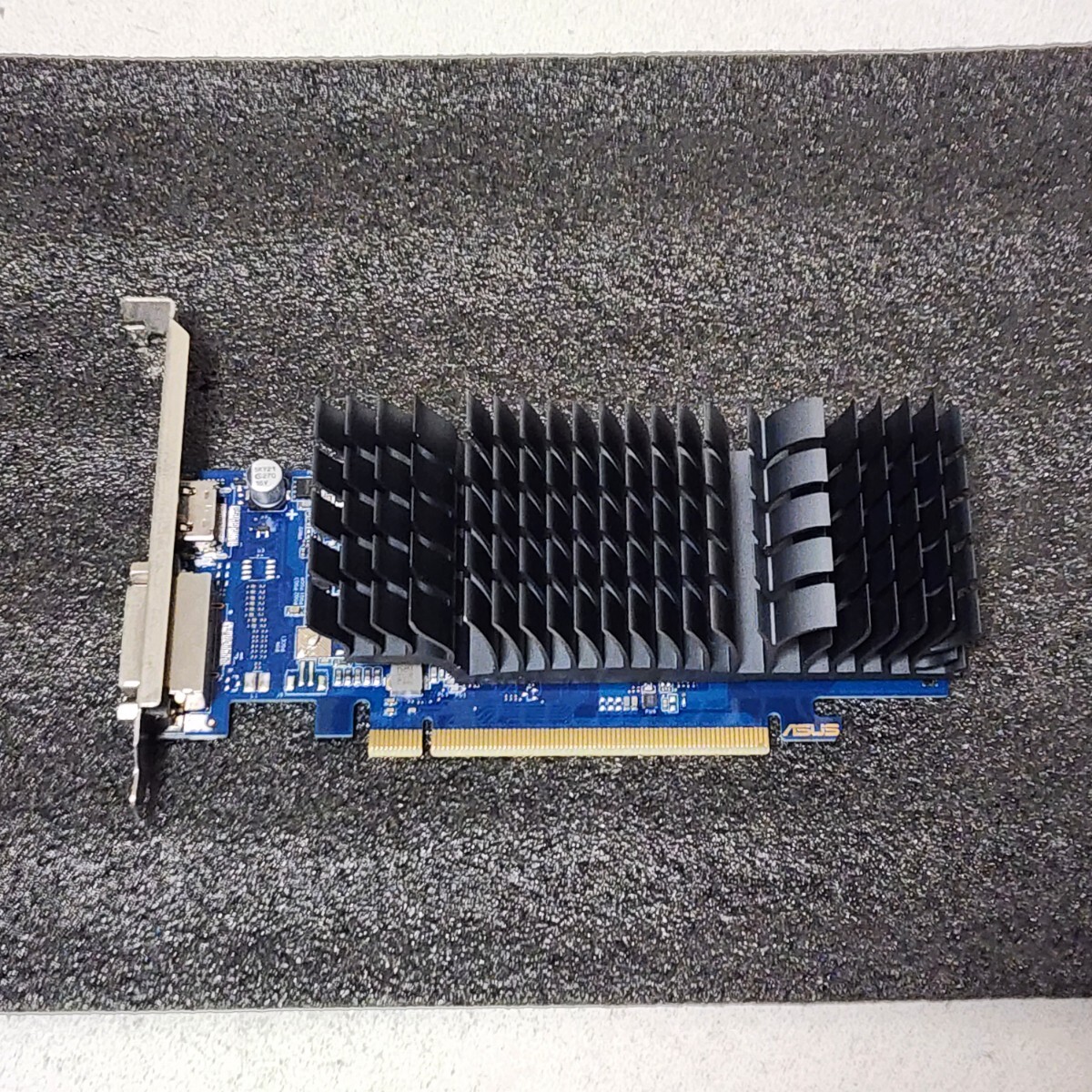 ASUS GEFORCE GT1030 2GB GDDR5/GT1030-SL-2G-BRK 補助電源不要 動作確認済み PCパーツ グラフィックカード PCIExpress拍卖