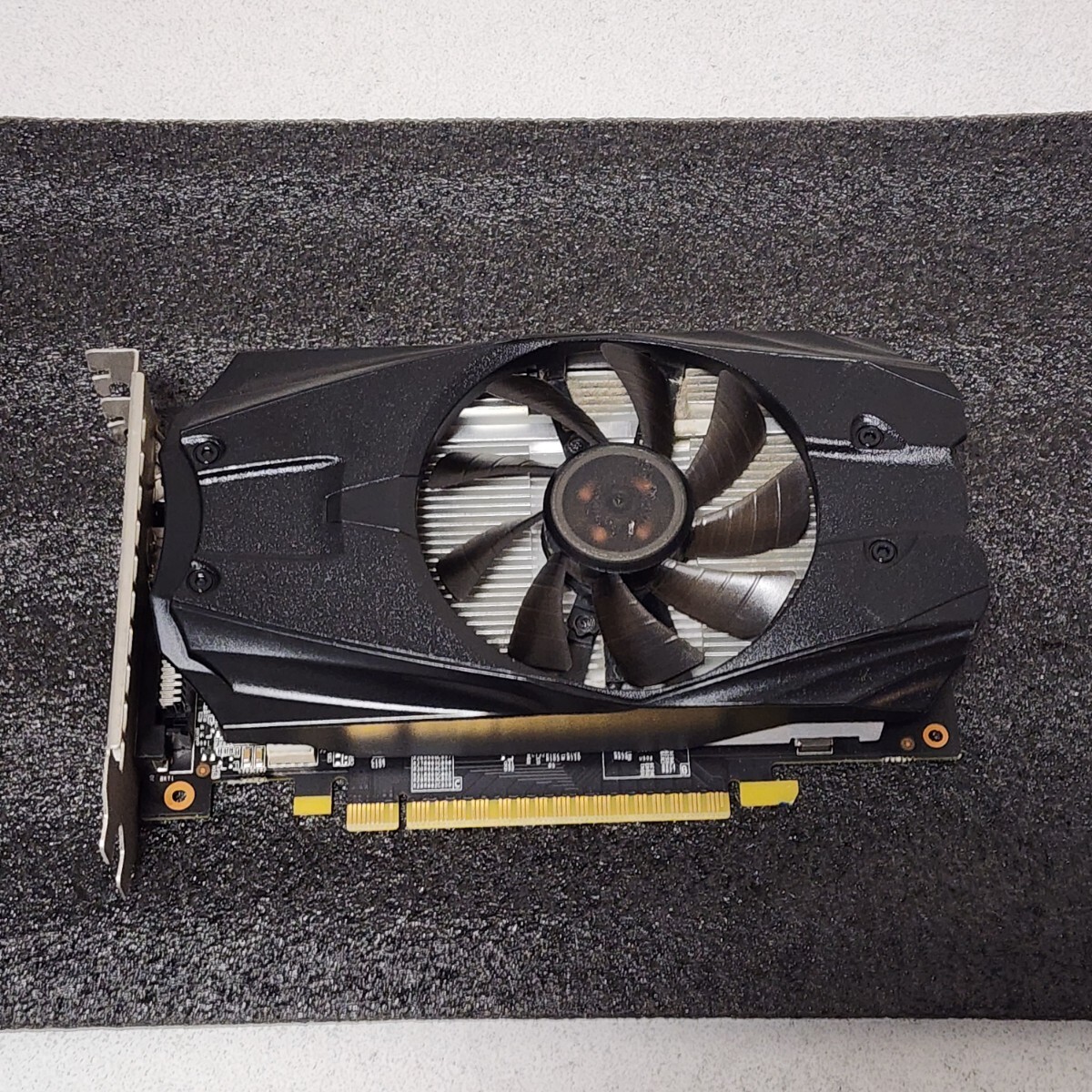 玄人志向 GEFORCE GTX1050Ti 4GB GDDR5 補助電源不要 動作確認済み PCパーツ グラフィックカード PCIExpress拍卖